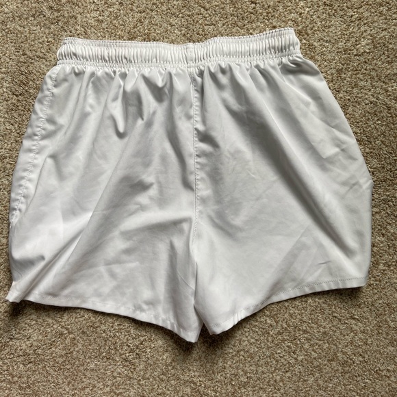 White Womens Nike Shorts Medium Barely Worn - Picture 4 of 5